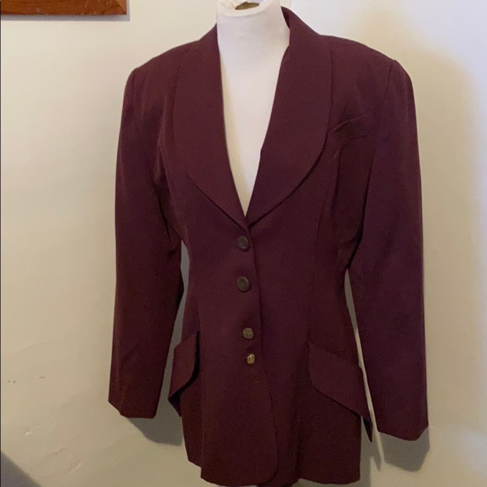 Burgundy jacket, BeBe with 5 decorative buttons.
